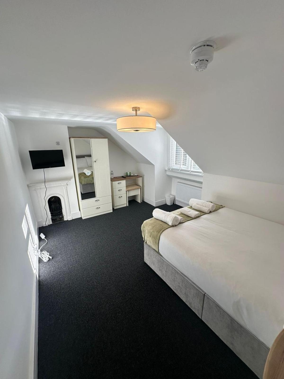 Cambridge Central Rooms - Tas Accommodations Exteriör bild