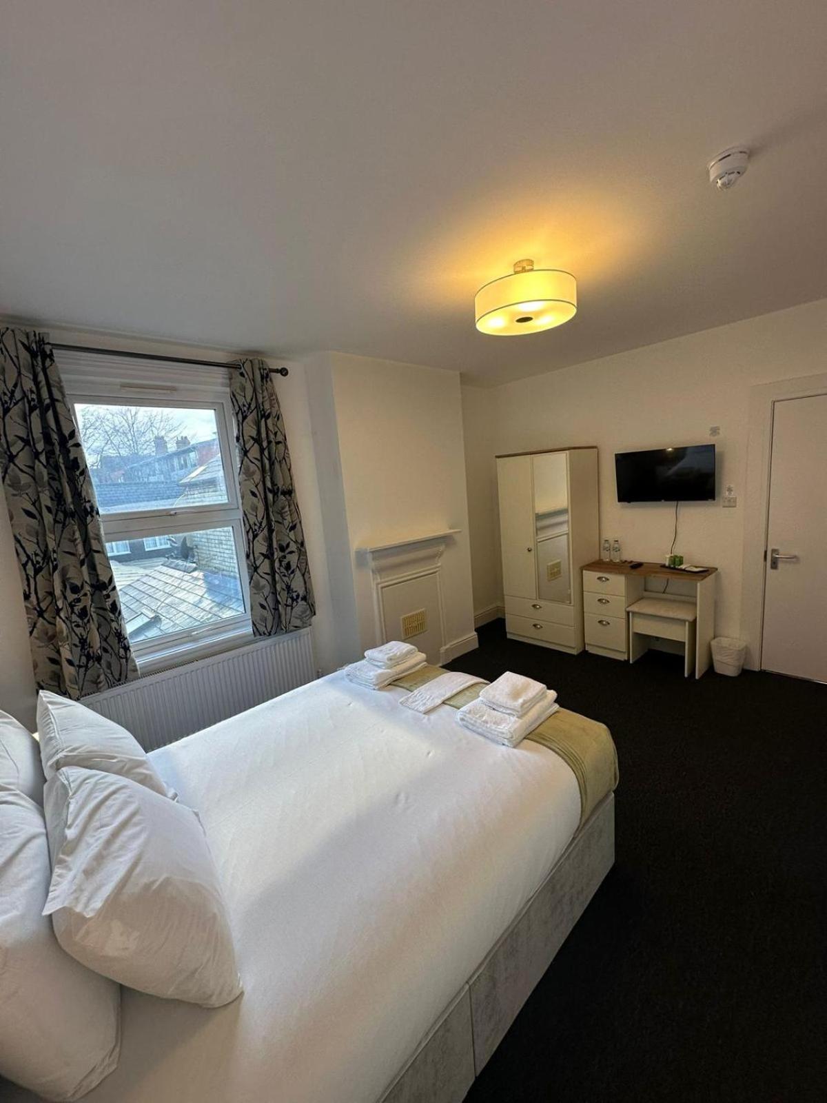 Cambridge Central Rooms - Tas Accommodations Exteriör bild